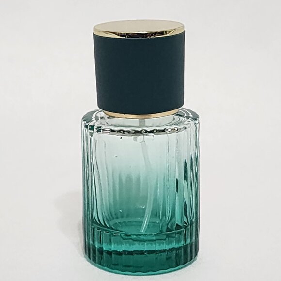 Brand New Fancy Green Golden easy Refillable Glass Bottle, 1.0 oz / 30 ml Spray - Picture 3 of 3